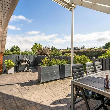 Stunning In With Kitchen